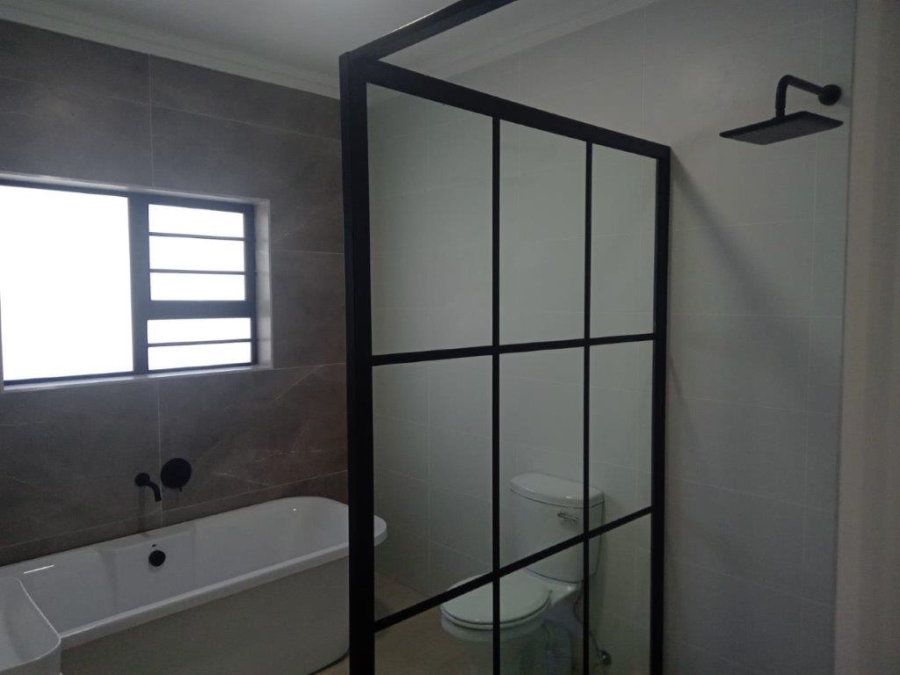 3 Bedroom Property for Sale in Wavecrest Eastern Cape